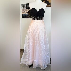 Organza strapless Prom Dress Corset Back Beaded Waist Ball Gown black and pink